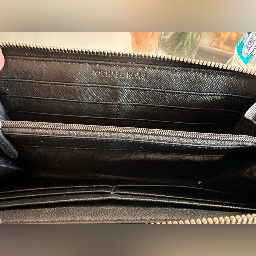 MK wallet - Picture 2 of 3